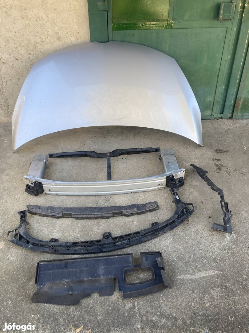 Opel Zafira C tourer motorháztető . eleje
