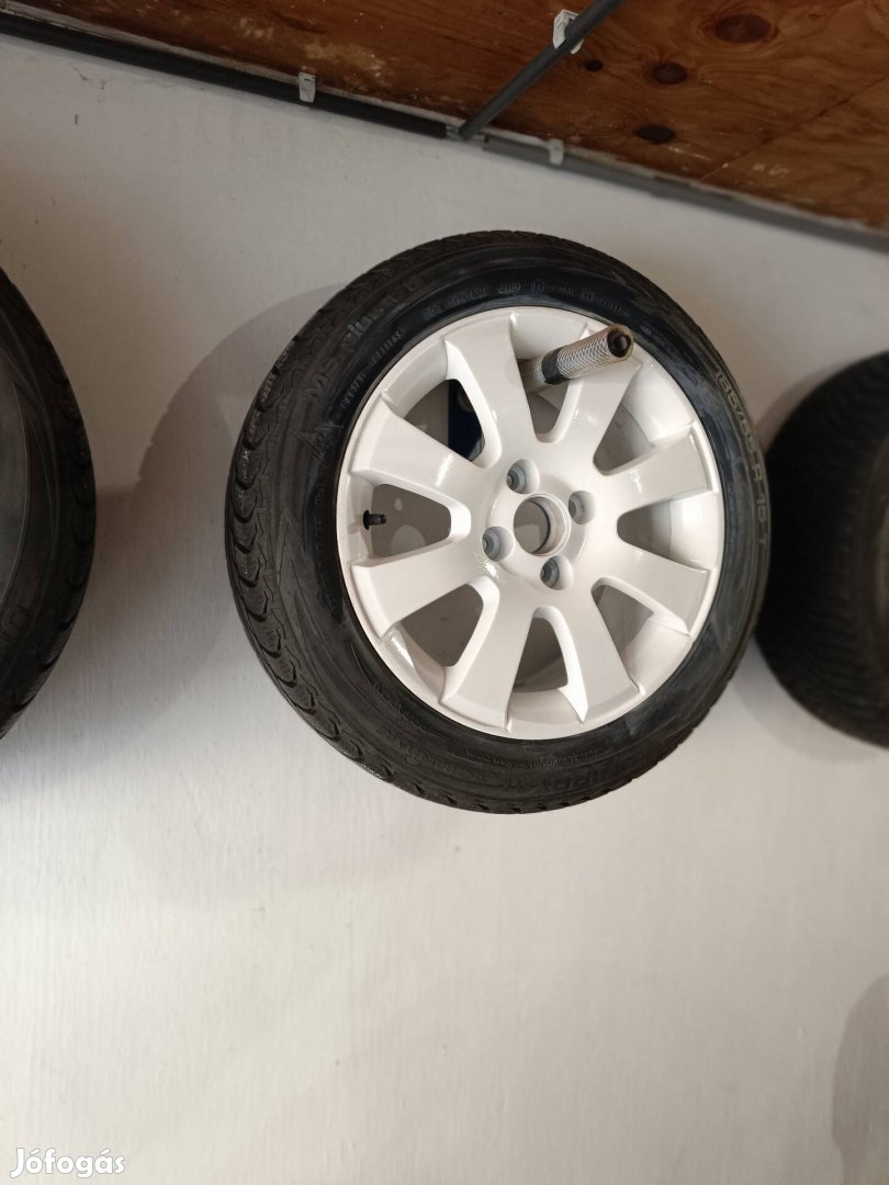 Opel alufelni téli gumival.