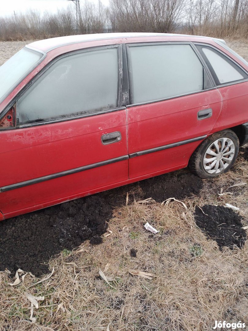 Opel astra F alkatrésznek eladó Kereskedők ne hívjanak