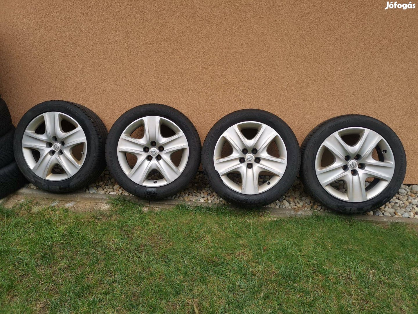 Opel astra J 17-es Lemezfelni Nyárigumival