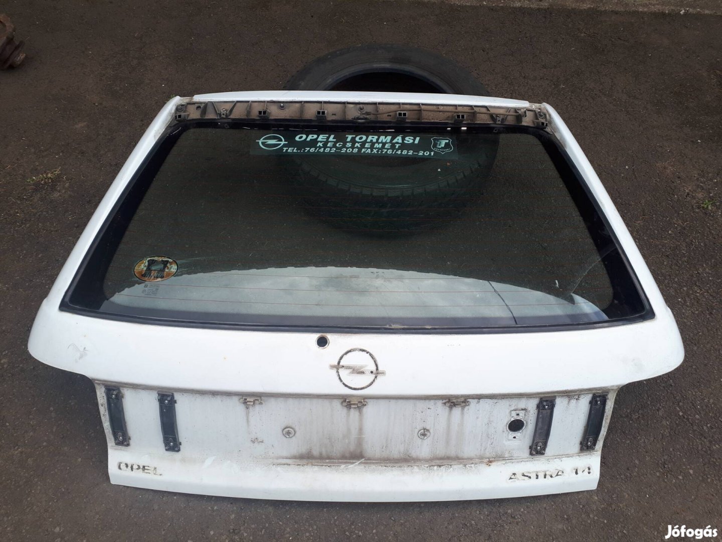 Opel astra   F, 5 ajtós   fehér E474,  csomagtérajtó üveggel 