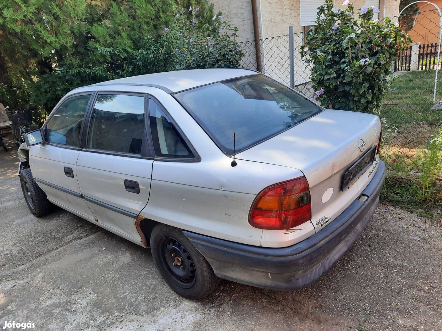 Opel astra f sedan alkatrészek