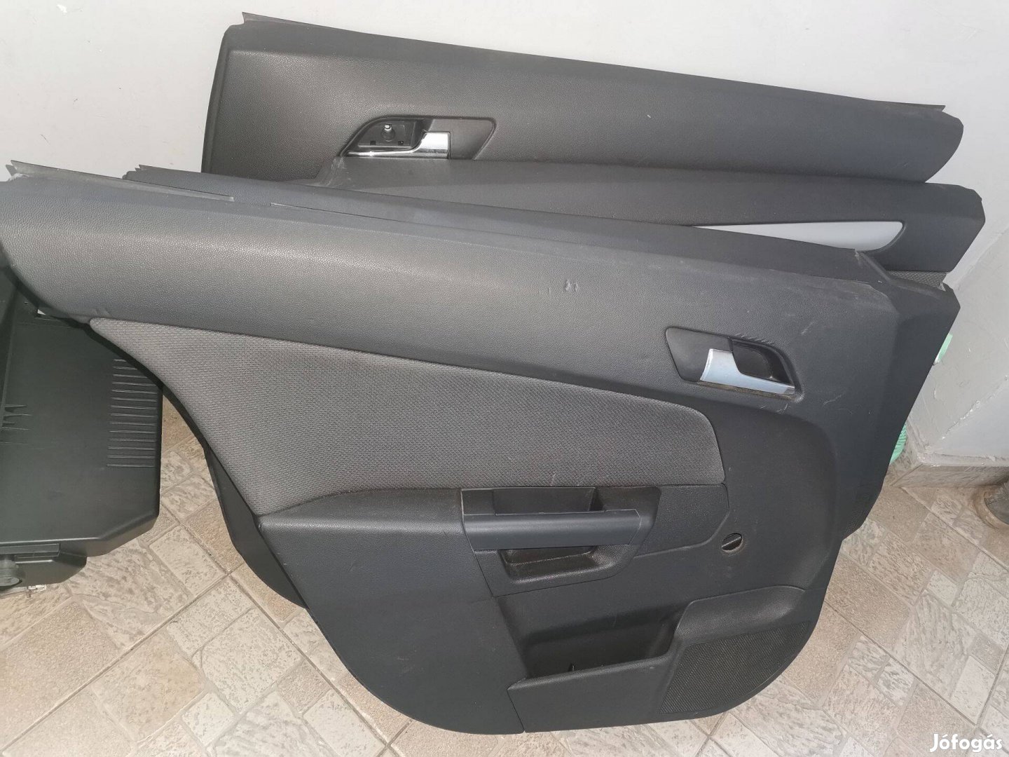 Opel astra h combi ajtókárpit + kesztyűtartó