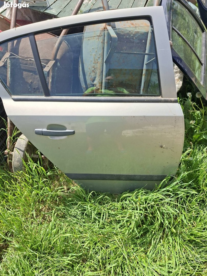 Opel astra h jobb hátsó ajtó sürgősen eladó 2006 évjáratú. 