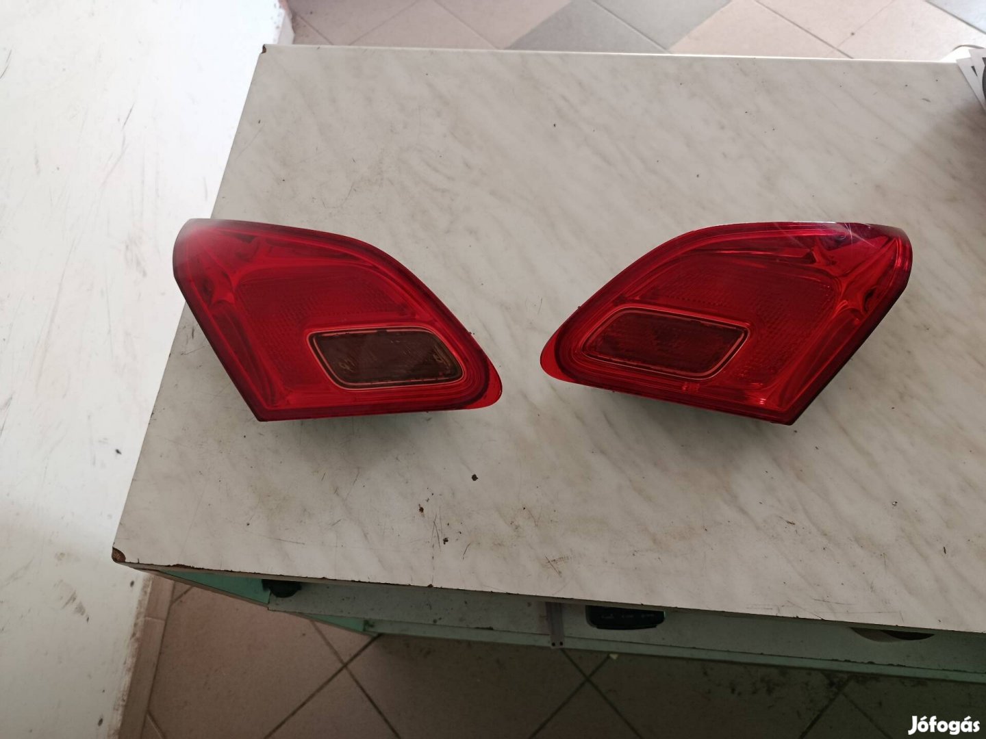 Opel astra j 5 ajtós hátsó belső lámpák