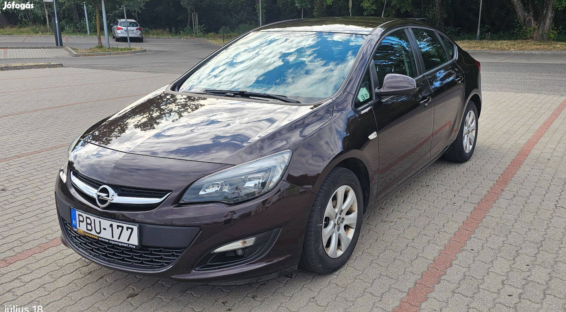 Opel astra j eladó