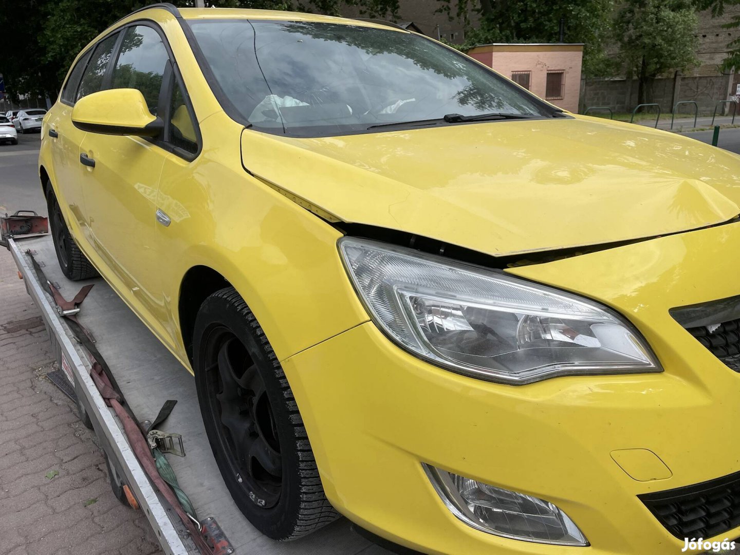 Opel astra j sports tourer kombi jobb első sárvédő eladó 