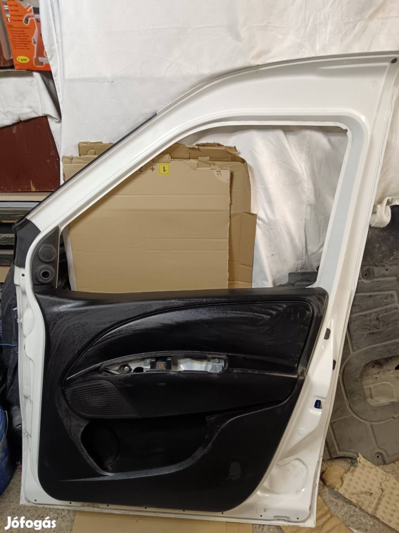 Opel combo D/Fiat Doblo jobb e. ajtó sérült!!! 