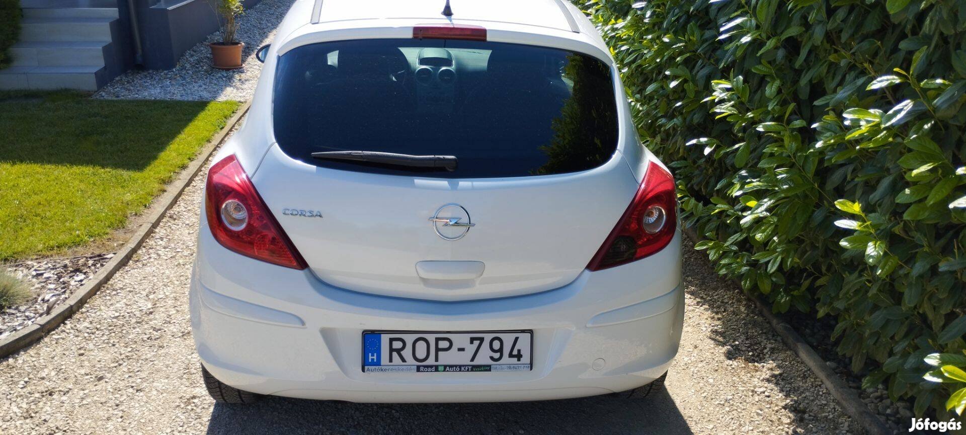 Opel corsa 1.2 benzin,86 lóerő