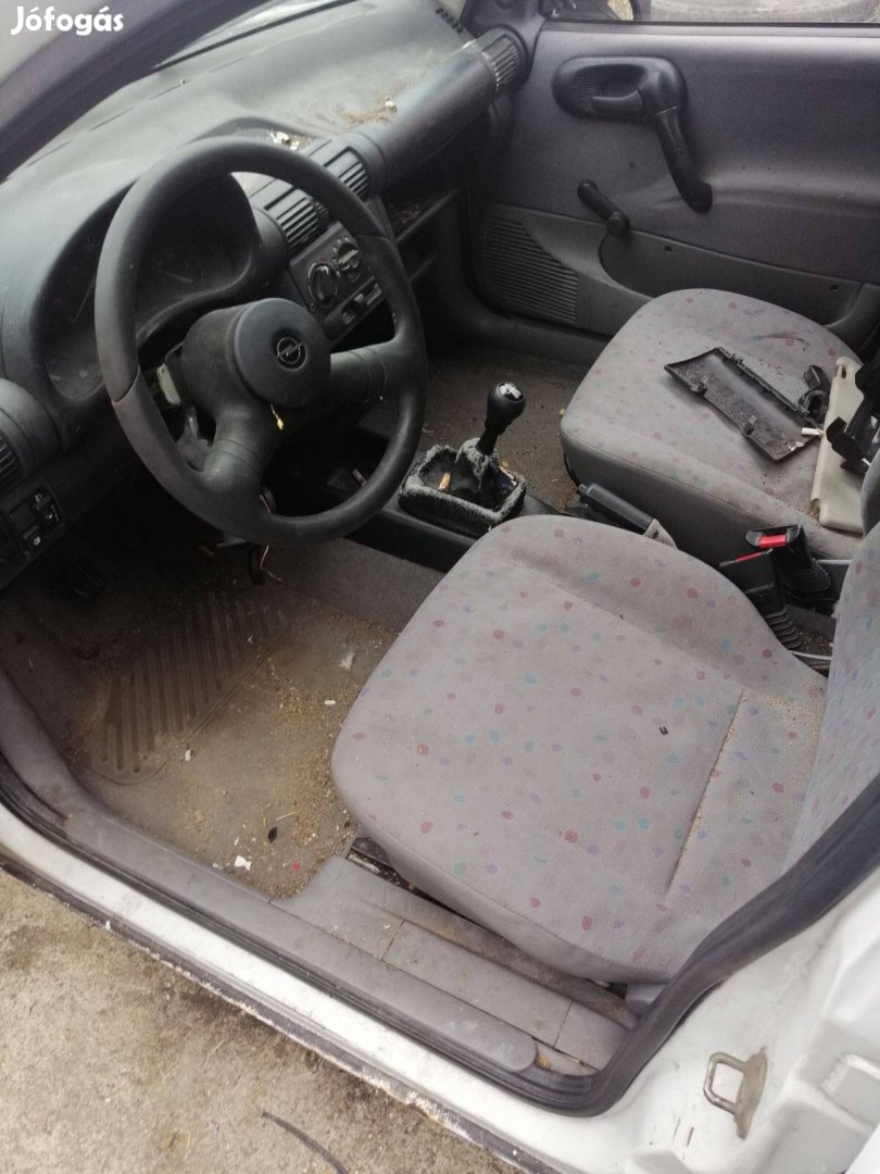 Opel corsa b 1.4  bontott alkatrészei 