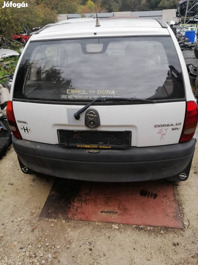 Opel corsa b 1.4 bontott alkatrészei 