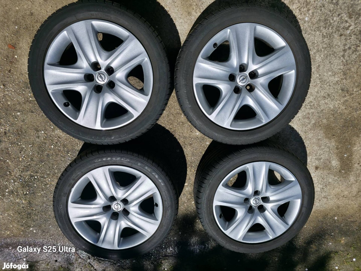 Opel felnik nyárigumikkal 5x105 215/50R17