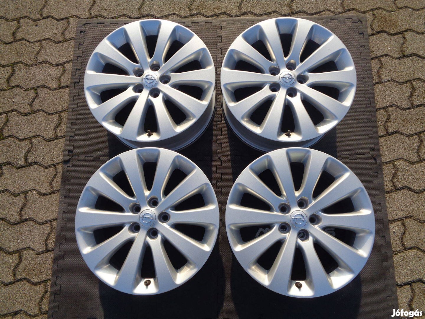 Opel gyári alufelni 17-es, 5×105-ös osztó újszerű állapotban eladó