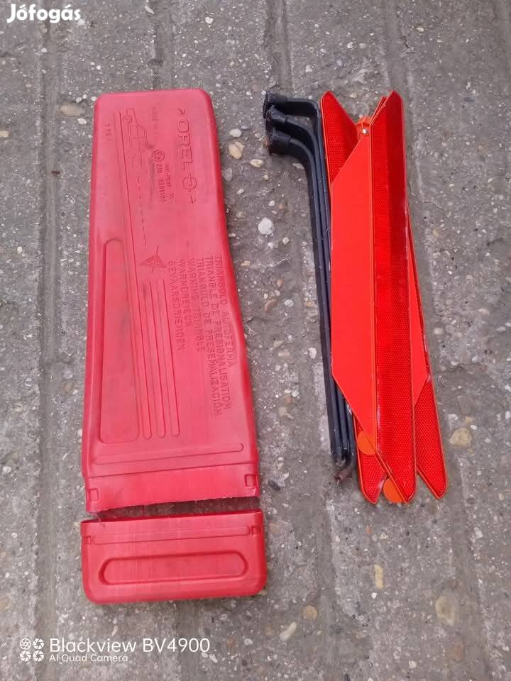 Opel gyári elakadásjelző háromszög