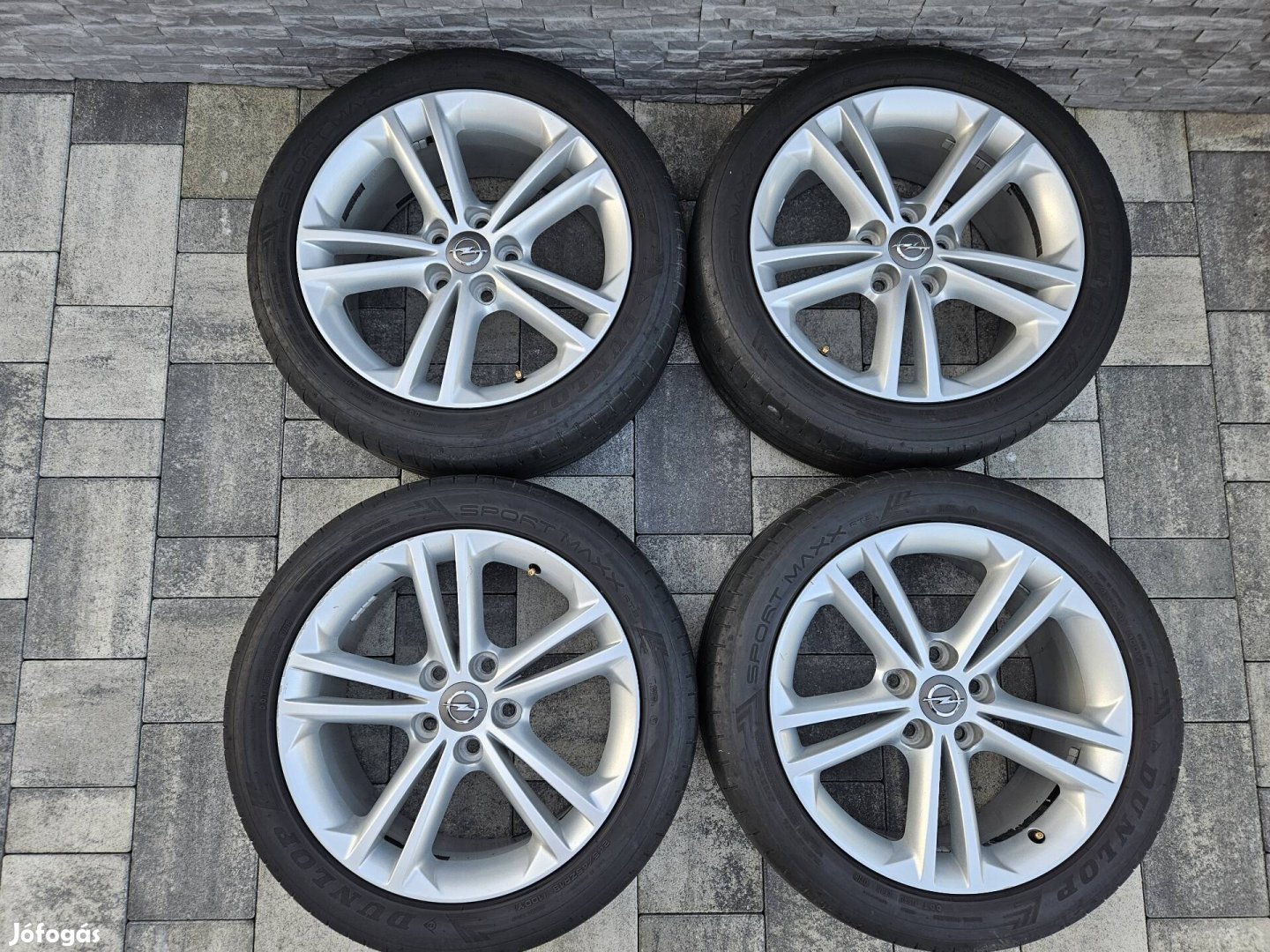 Opel insignia 18" alufelni 245/45r18 nyári gumival 