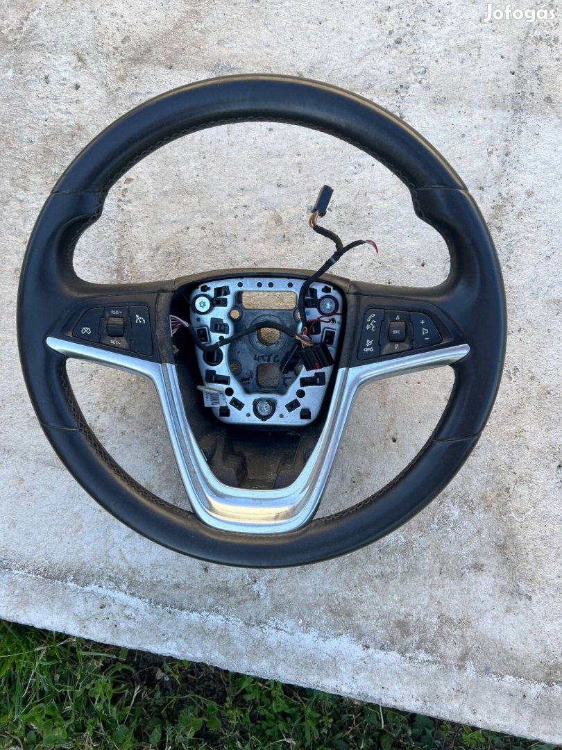 Opel insignia kormány kerek
