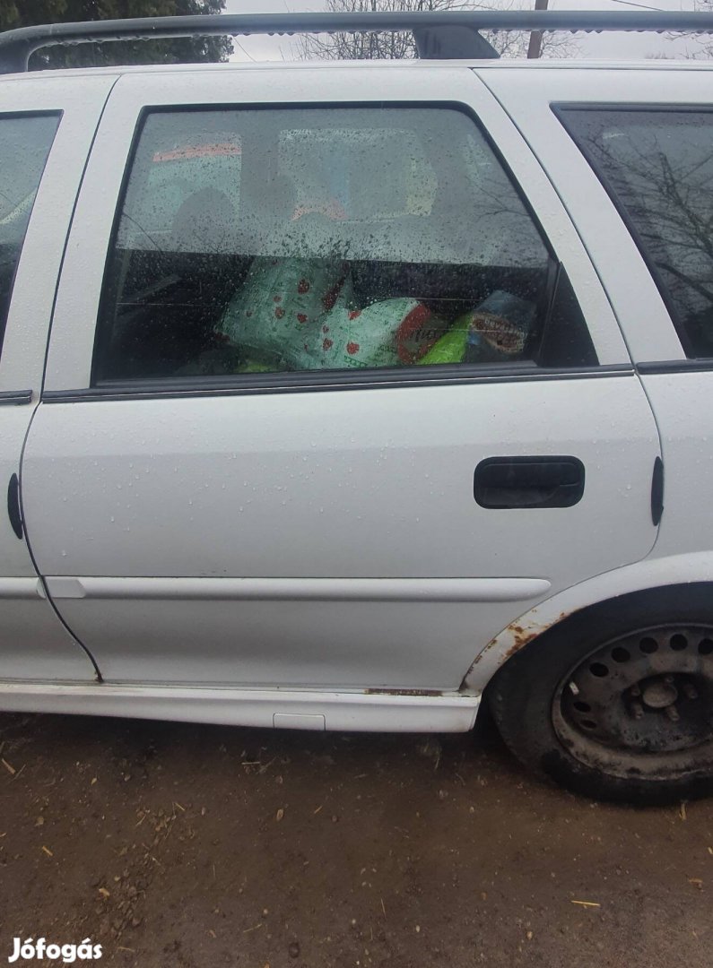 Opel vectra b kombi ajtó 15000