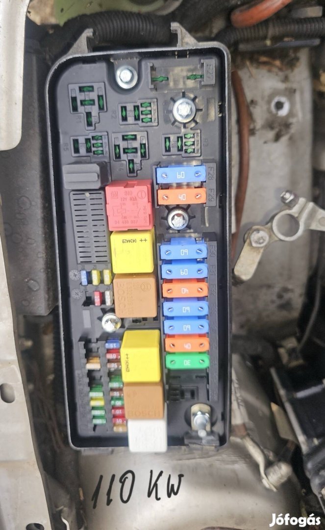 Opel vectra c csomagtér biztosíték tábla 15000
