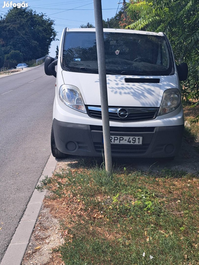 Opel vivaro elado