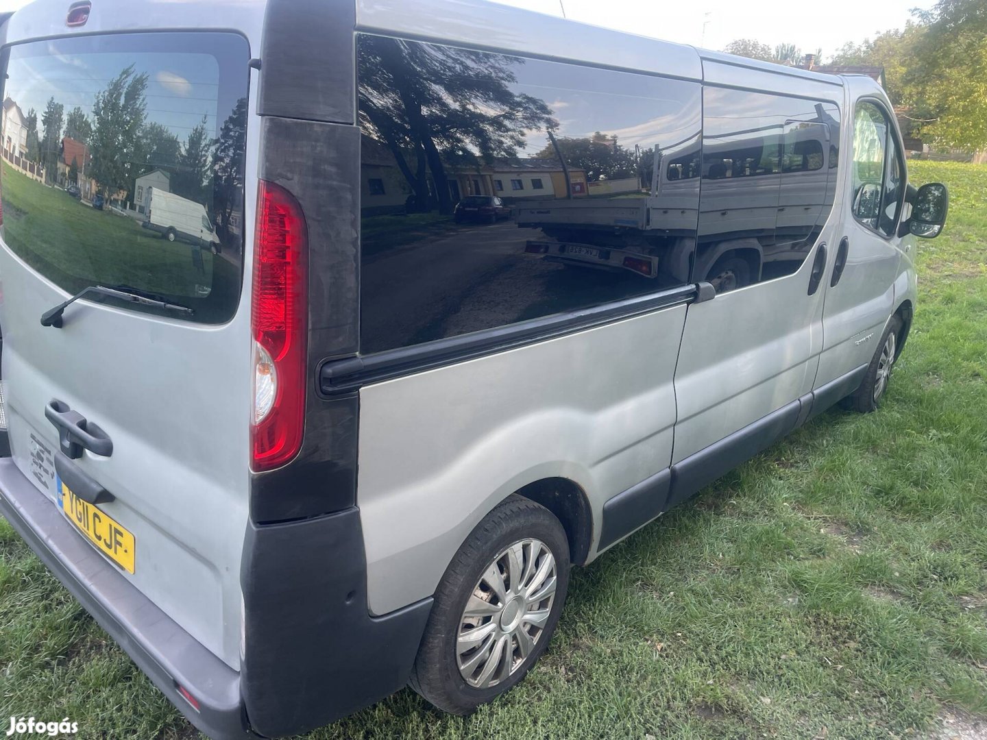 Opel vivaro jobb hátsó lámpa eladó