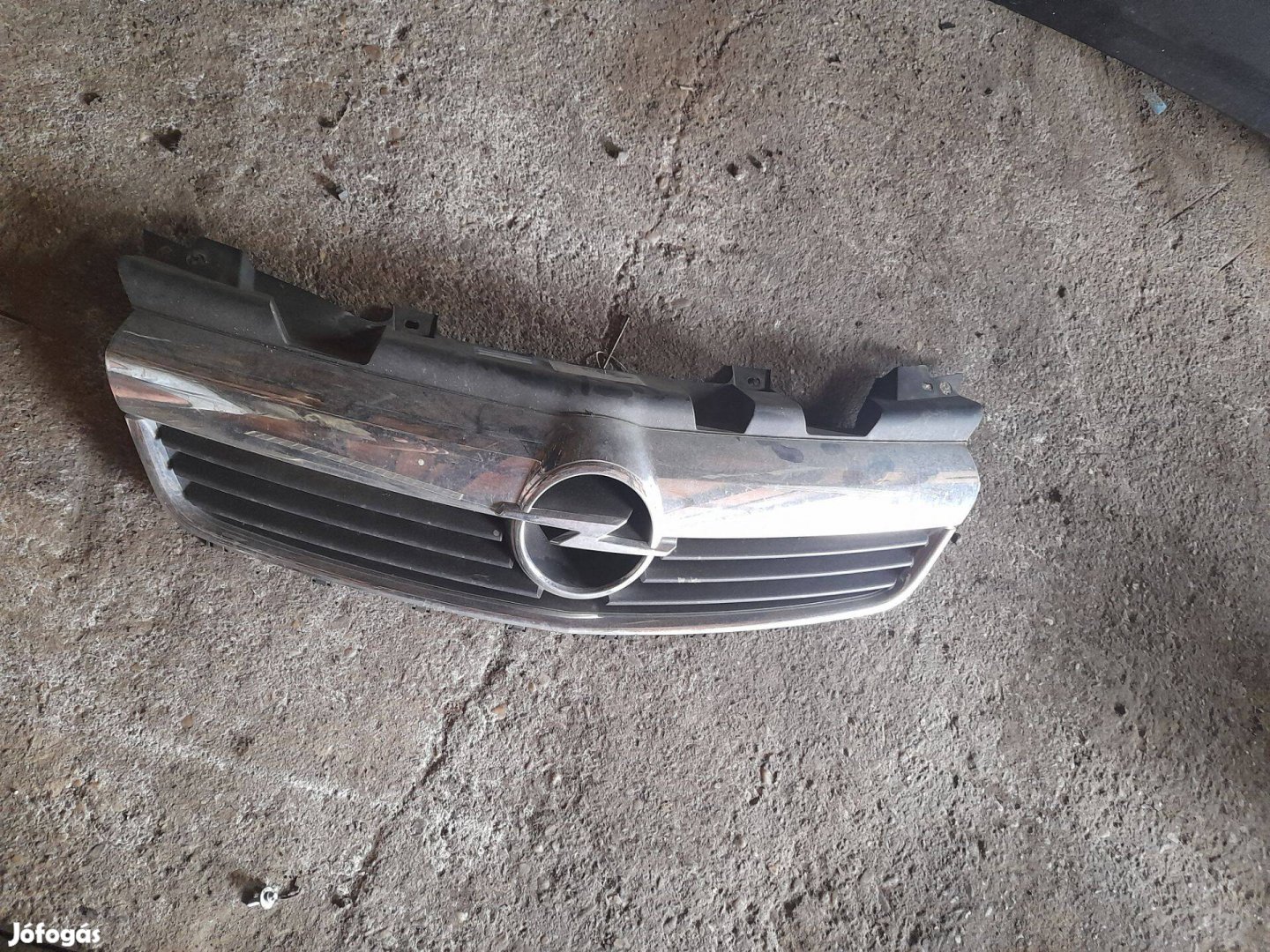 Opel zafira b hűtő diszrács