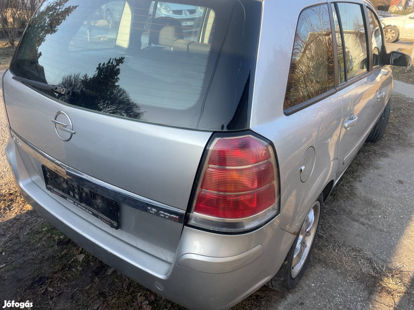 Opel zafira b jobb hátsó lámpa eladó 