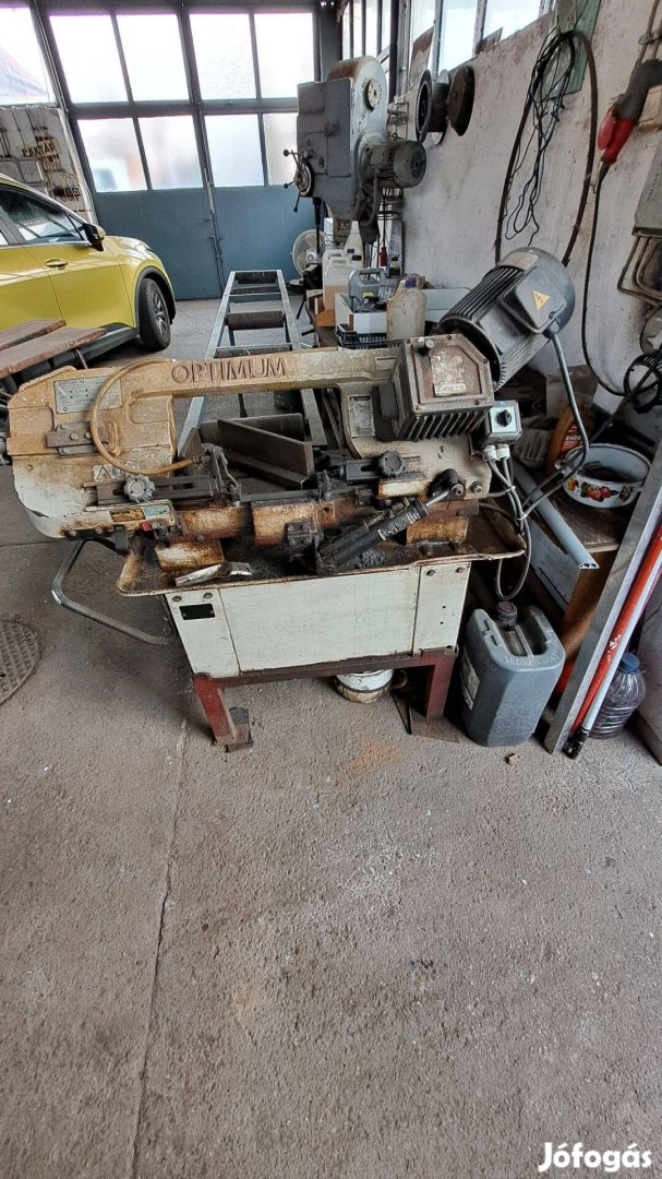 Optimum Fürészgép állvánnyal és görgőkkel