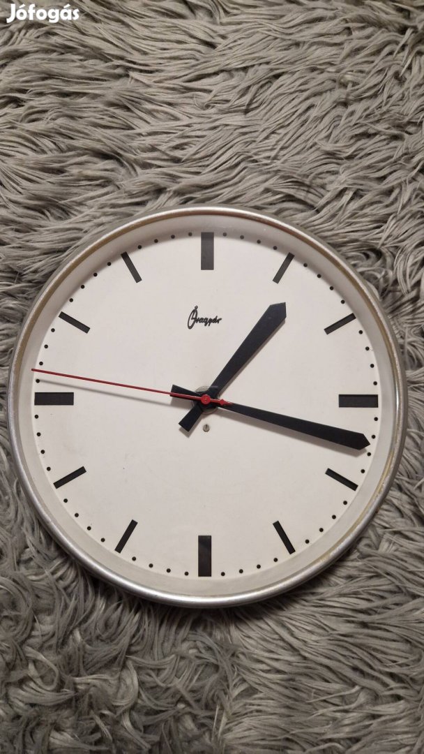 Óragyári szinkronmotoros óra Akció!