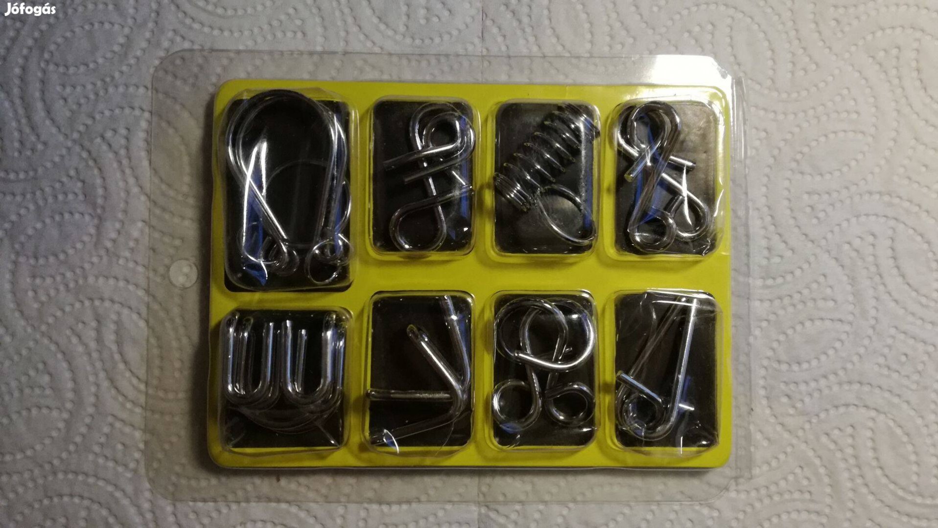 Ördöglakat 8 darabból álló fém szett eladó!