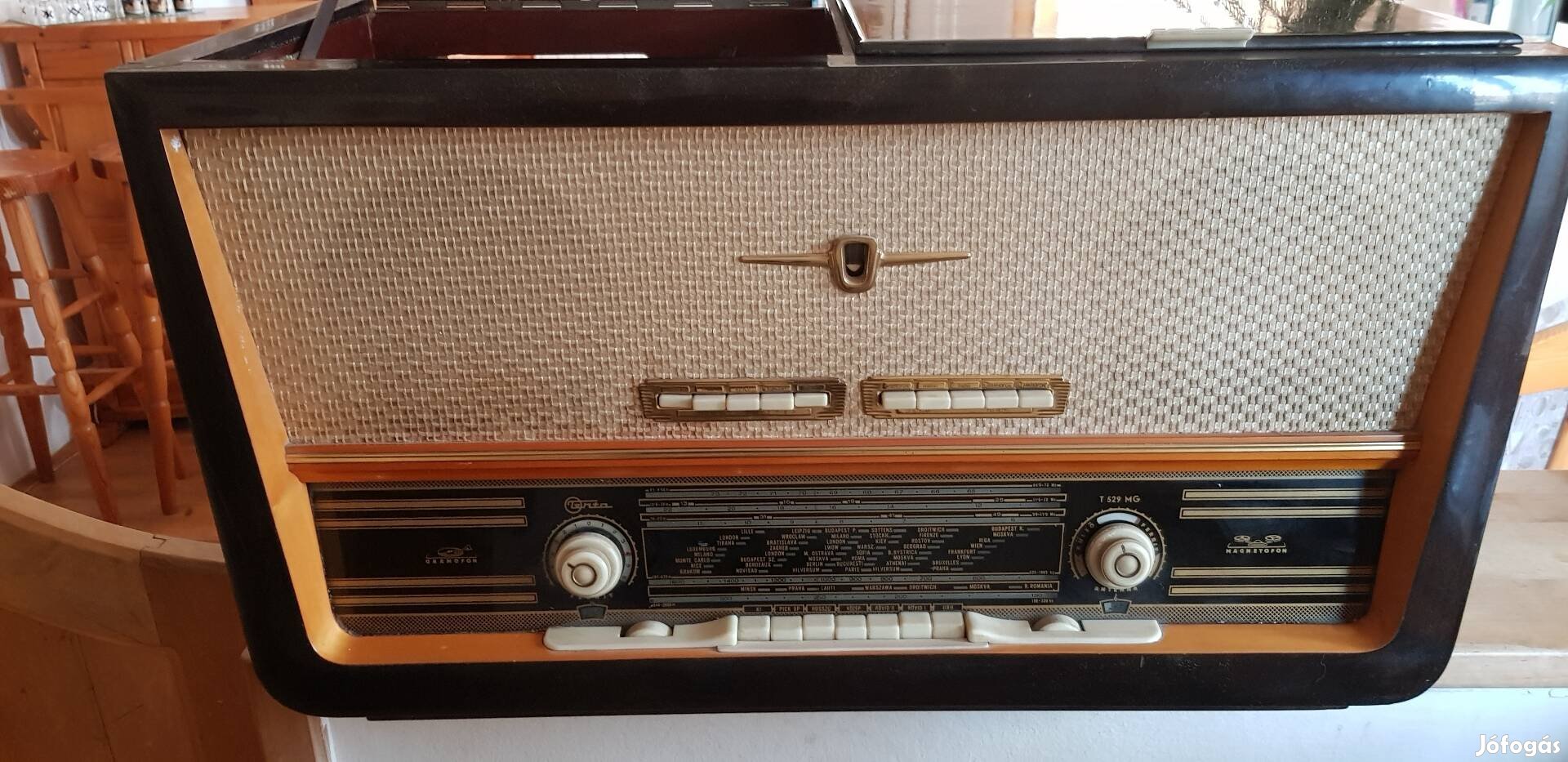 Öreg működőképes rádió.