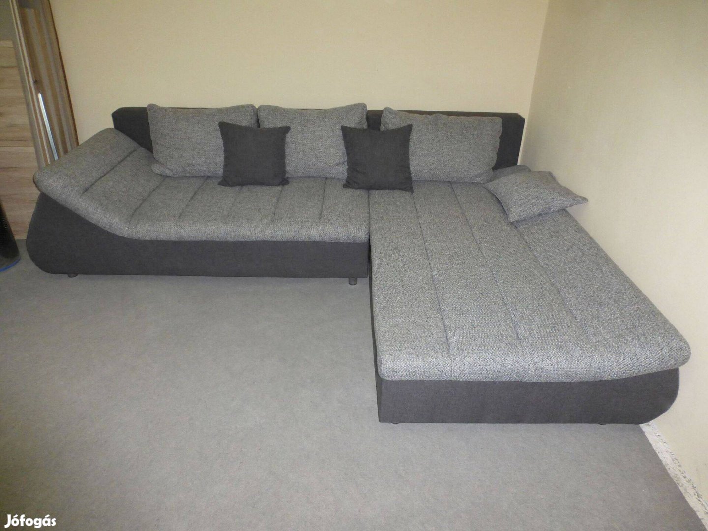Óriás Design ágyazható ágyneműs kanapé