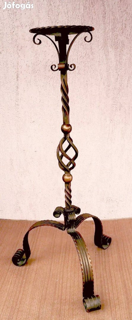 Óriás kovácsolt vörösréz gyertyatartó. Iparművészeti
