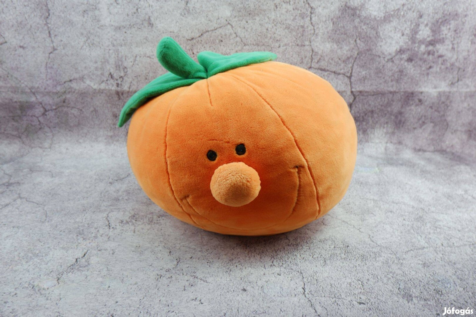 Óriás narancs plüss figura