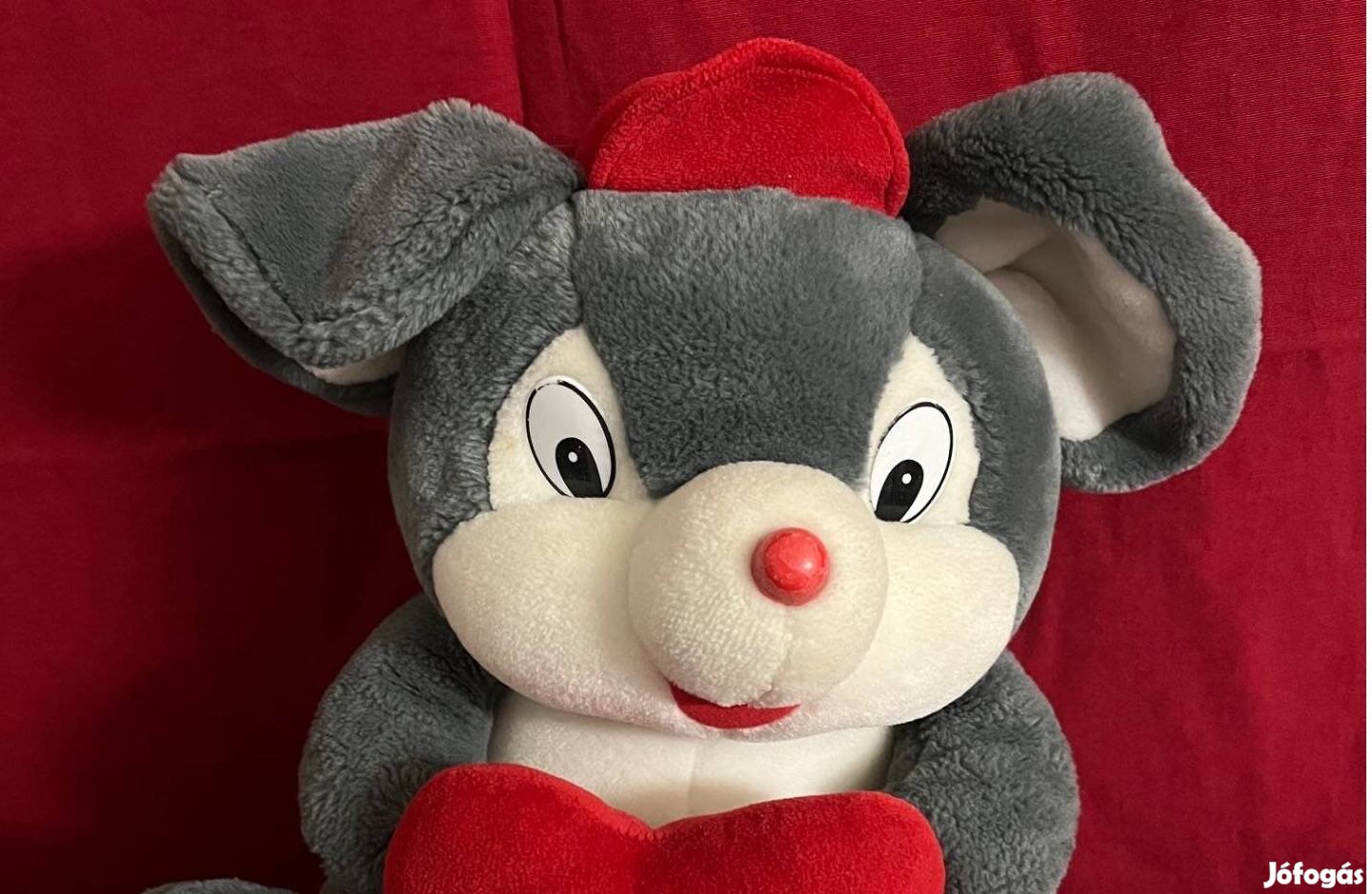 Óriás plüss maci szívvel