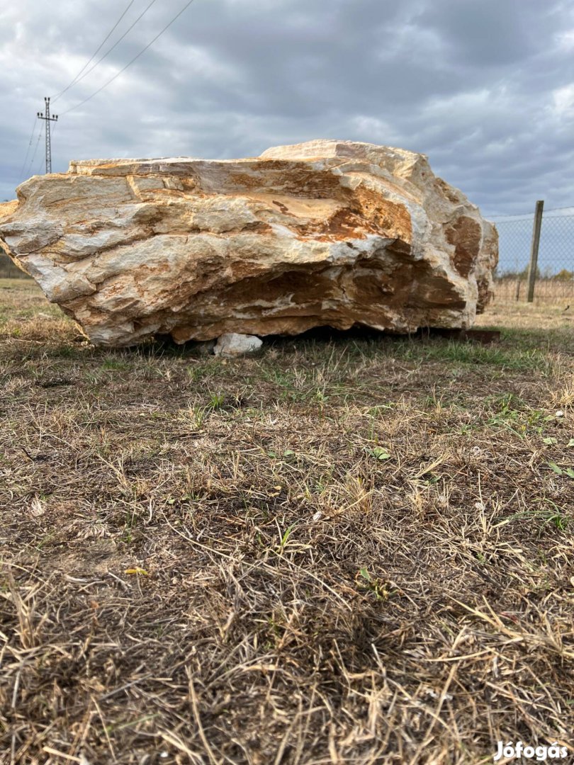 Óriás szikla kő