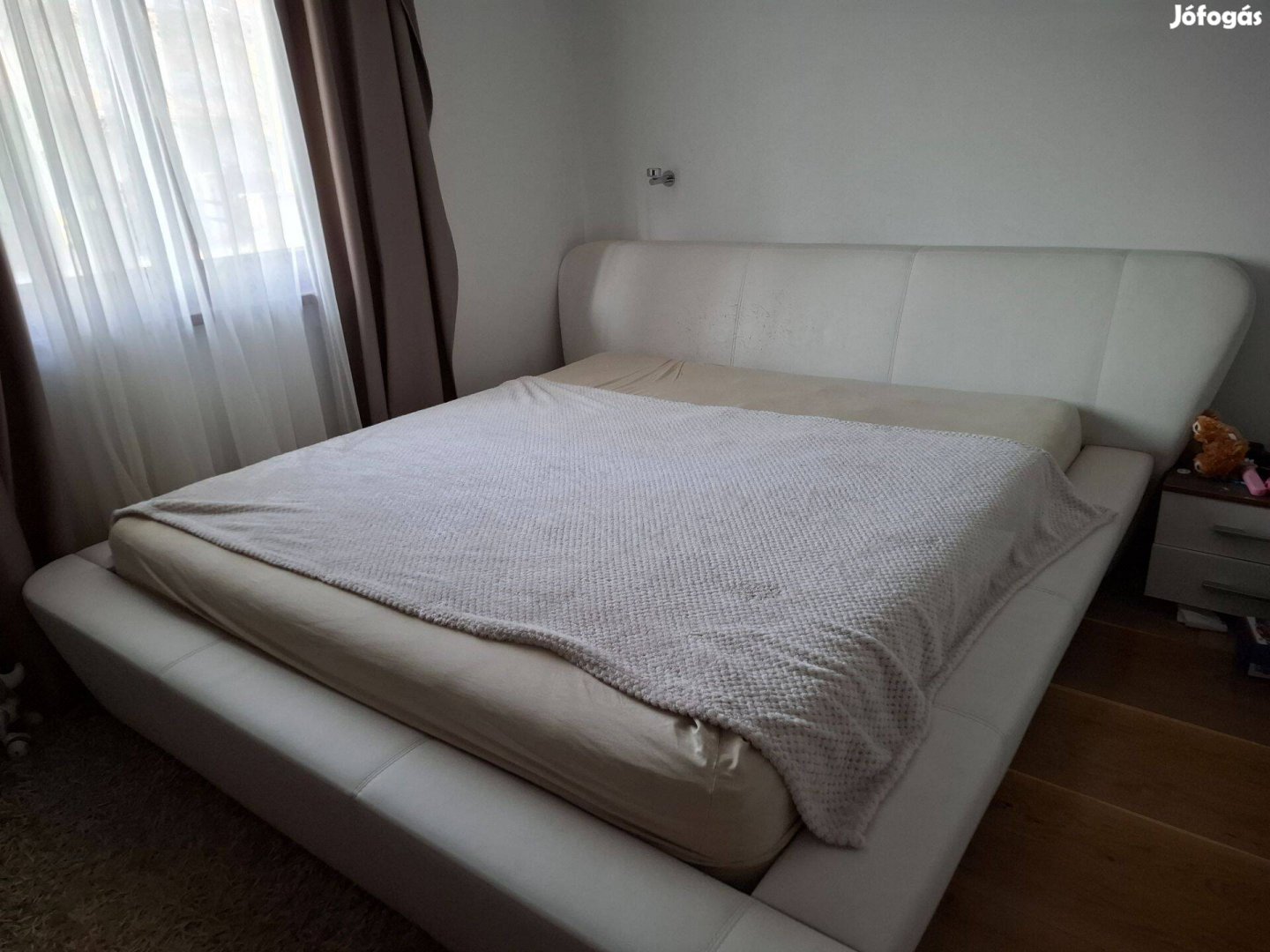 Óriási franciaágy eladó