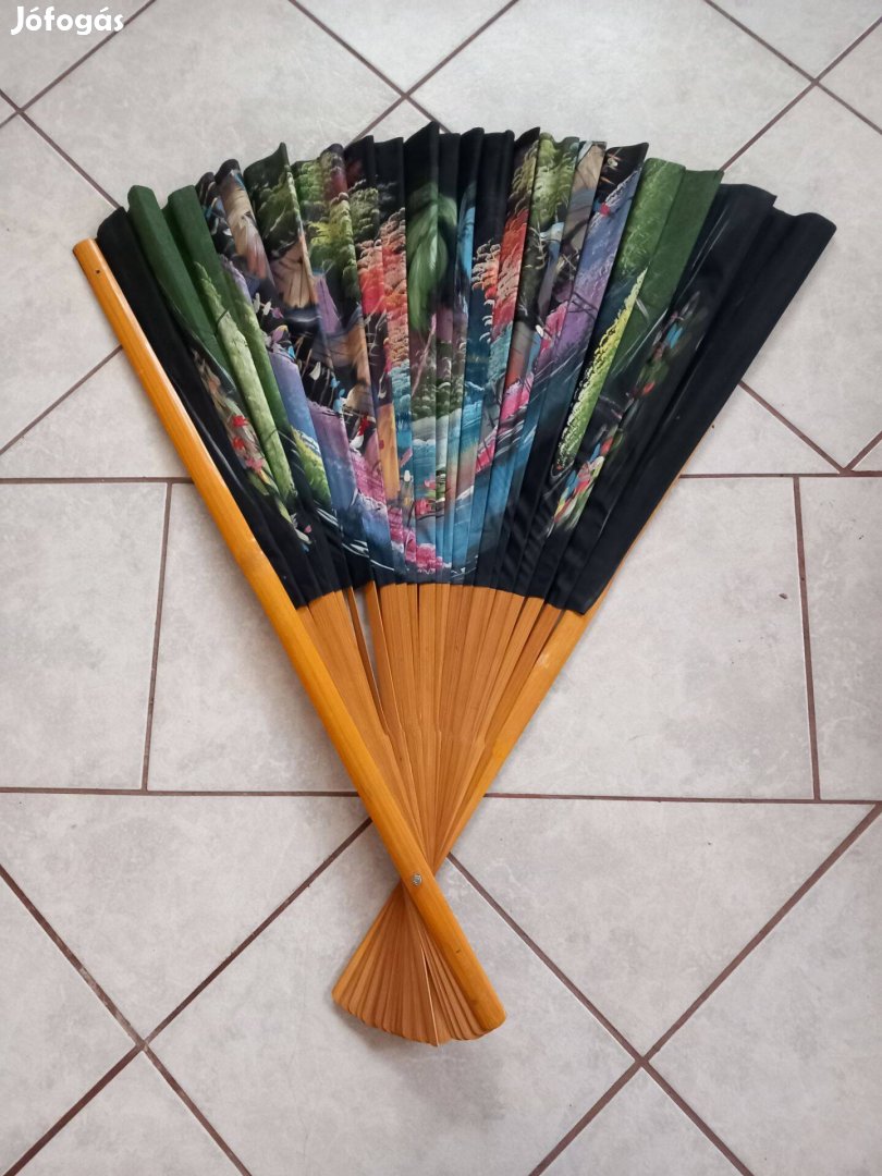 Óriási kézifestésű vászon legyező kinyitva 150cm 90 magas