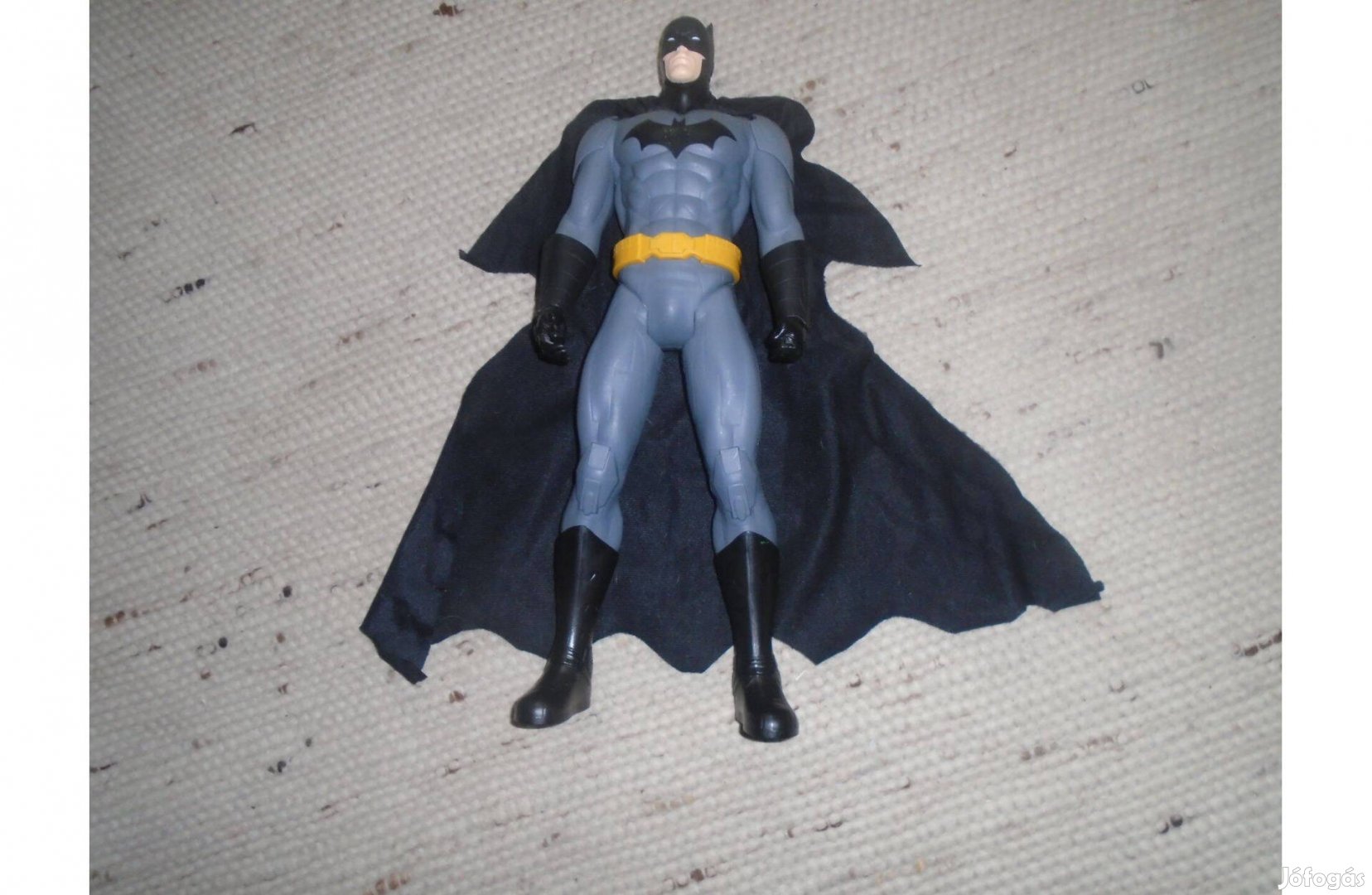 Óriási méretű - 50 cm magas - Batman figura fekete palásttal együtt