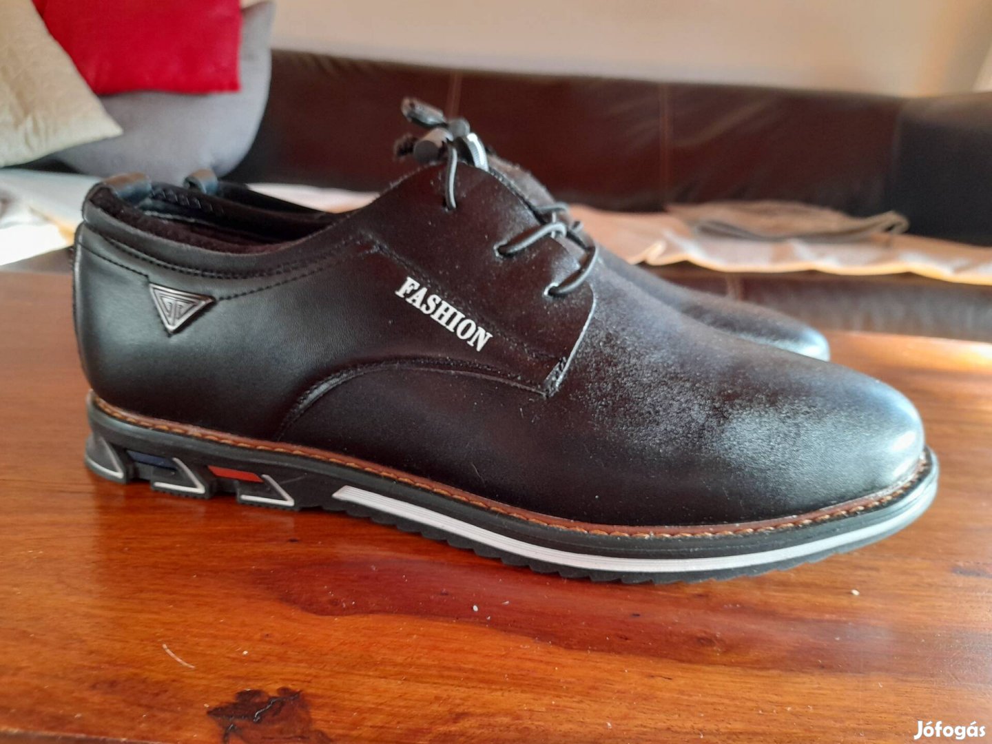 Originál 45-ös fekete finom bőrből készült cipő