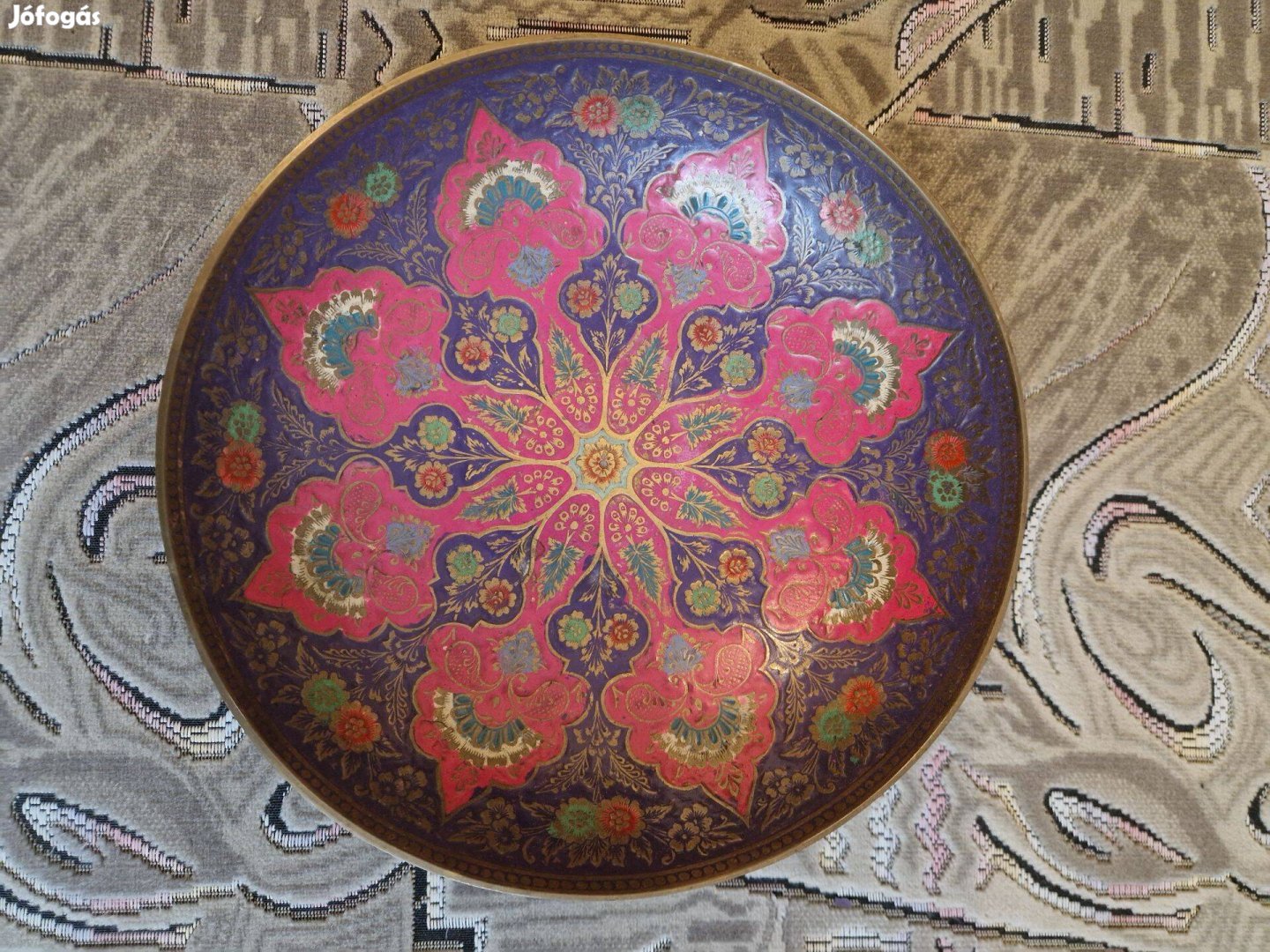 Örmény fém kézzel metszett és festett kínáló tál 24 cm átmérő