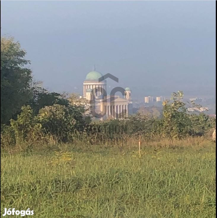 Örök panorámás esztergomi telek eladó