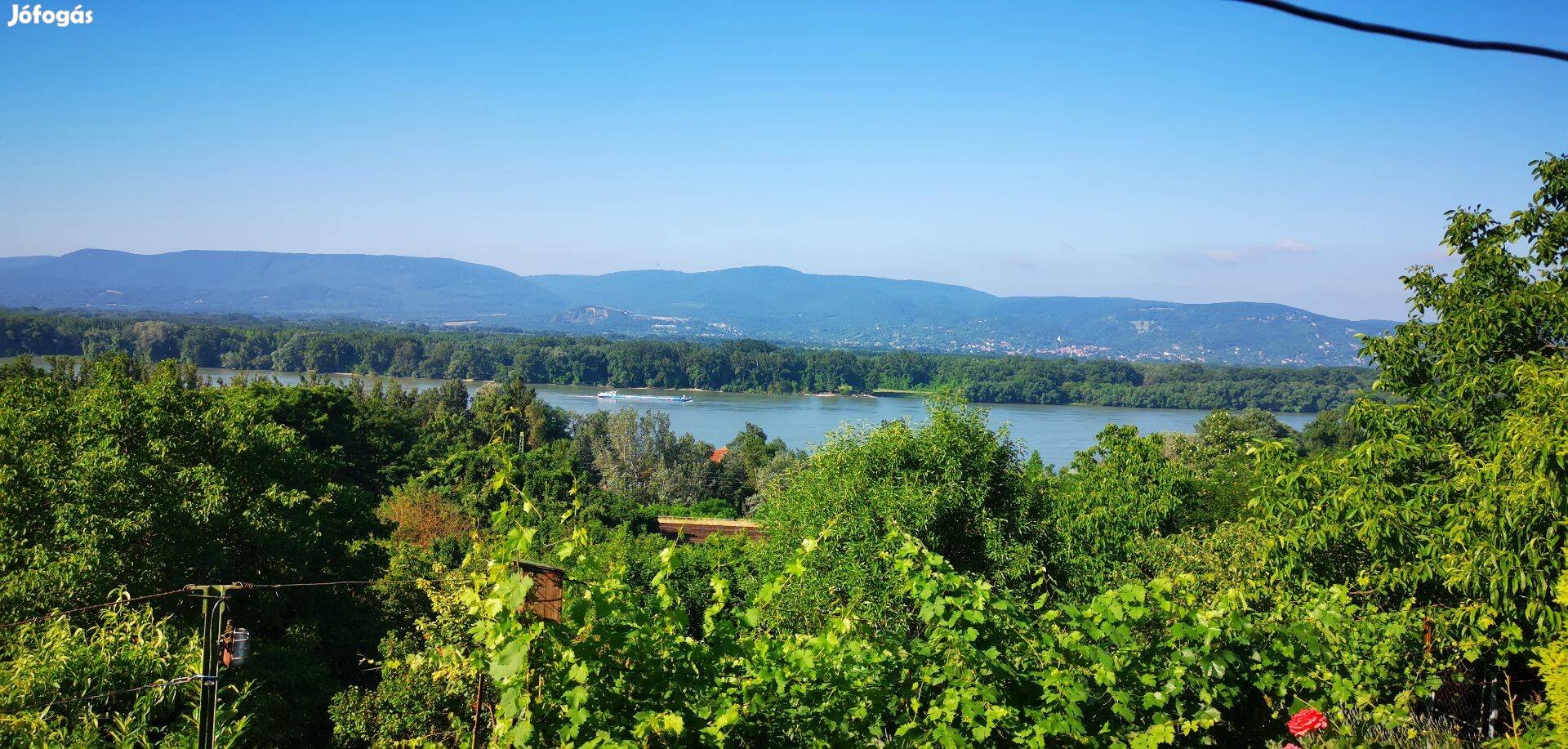 Örök panorámás telek faházzal eladó Vác-Verőce között