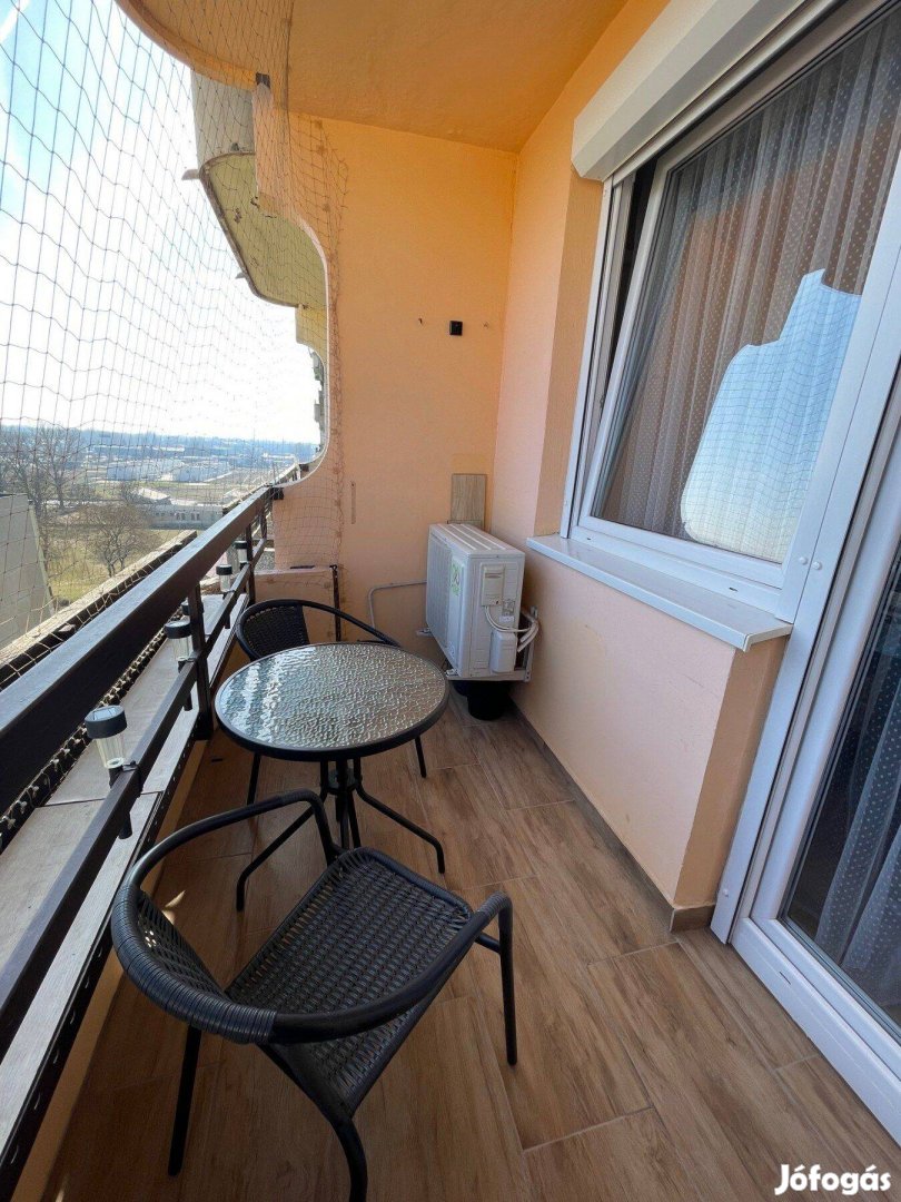 Örökösföldön 3 szobás lakás teljes bútorzattal eladó