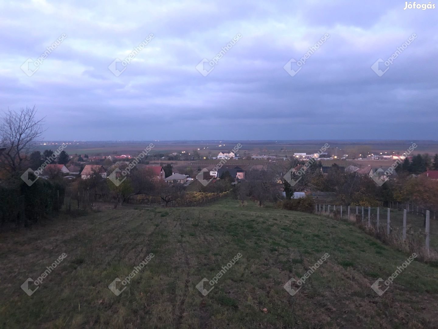 Örökpanorámás építési telek Győrújbaráton