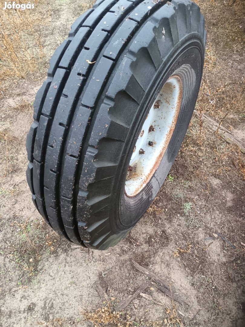 Orosz Ukran 5t billenős és Lengyel pótkocsi kerék felni gumi