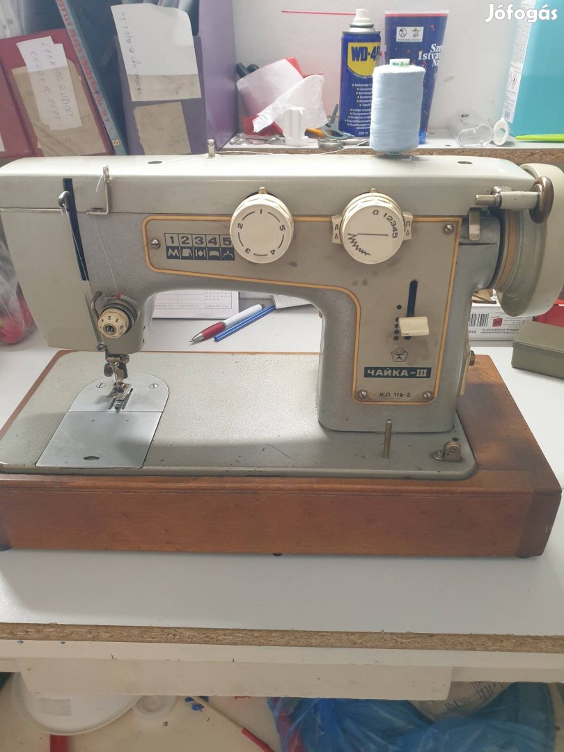 Orosz varrógép szervizelve az összes tartozékával