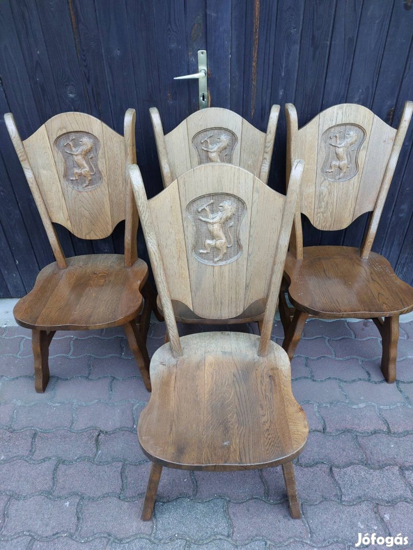 Oroszlános tölgyfa szék négy darab.