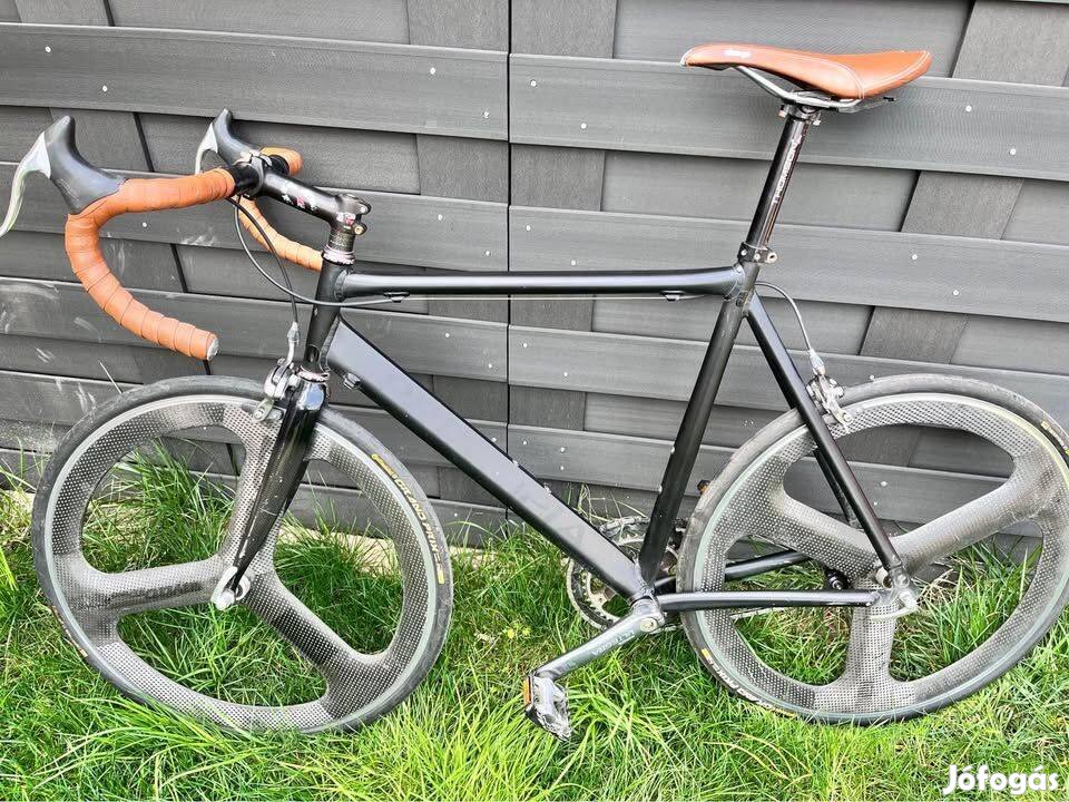 Országúti / pálya / single speed kerékpár bicikli