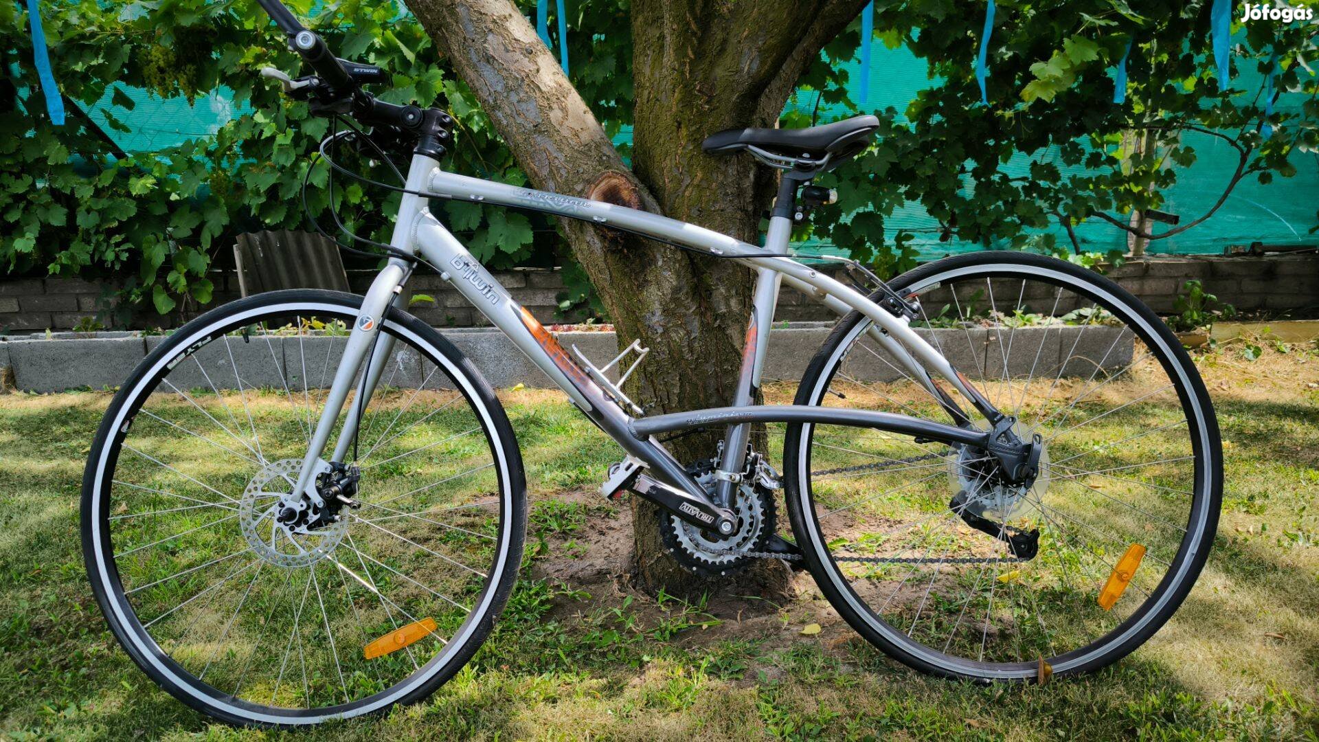 Országúti kerékpár - btwin Triban - kiváló állapotban