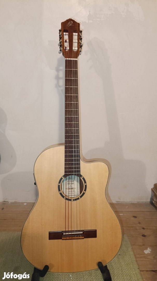 Ortega RCE125SN elektromos klasszikus gitár